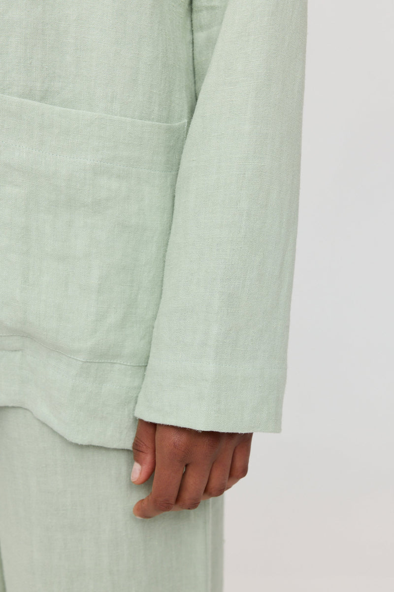 Jade ist 1,75 und trägt Größe S