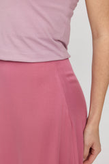 Maren ist 1,75 und trägt Größe S