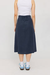 Julia ist 1,78 und trägt Größe S