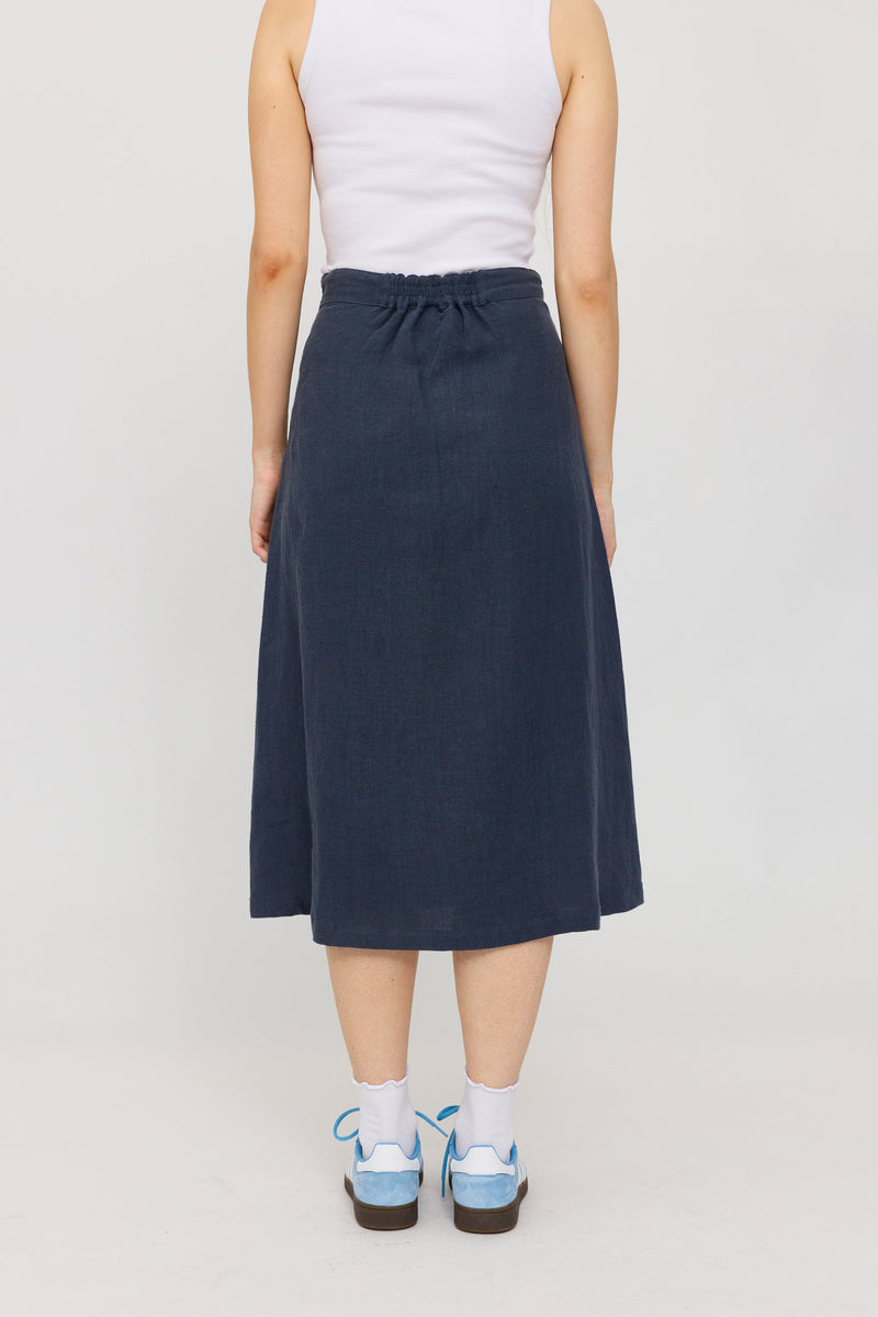 Julia ist 1,78 und trägt Größe S