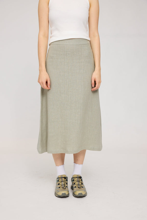 Julia ist 1,78 und trägt Größe S