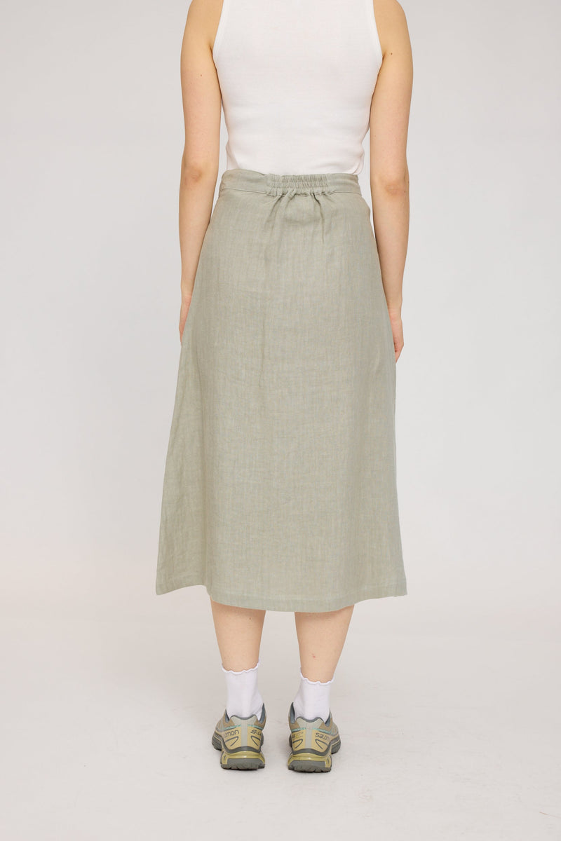 Julia ist 1,78 und trägt Größe S