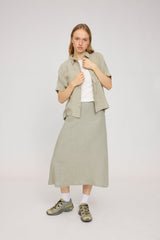 Julia ist 1,78 und trägt Größe S