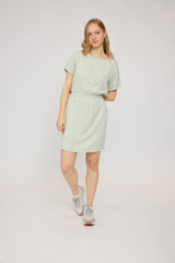 Julia ist 1,78 und trägt Größe S