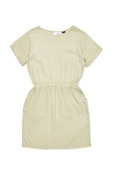 Julia ist 1,78 und trägt Größe S