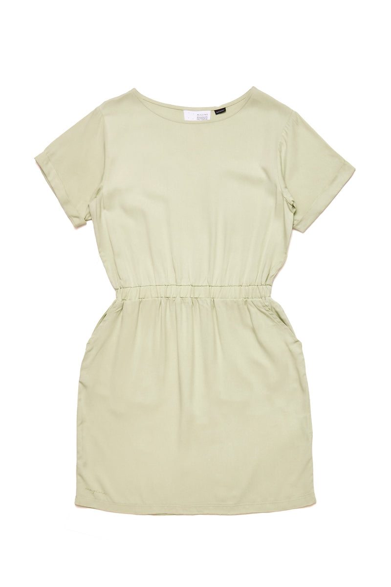 Julia ist 1,78 und trägt Größe S