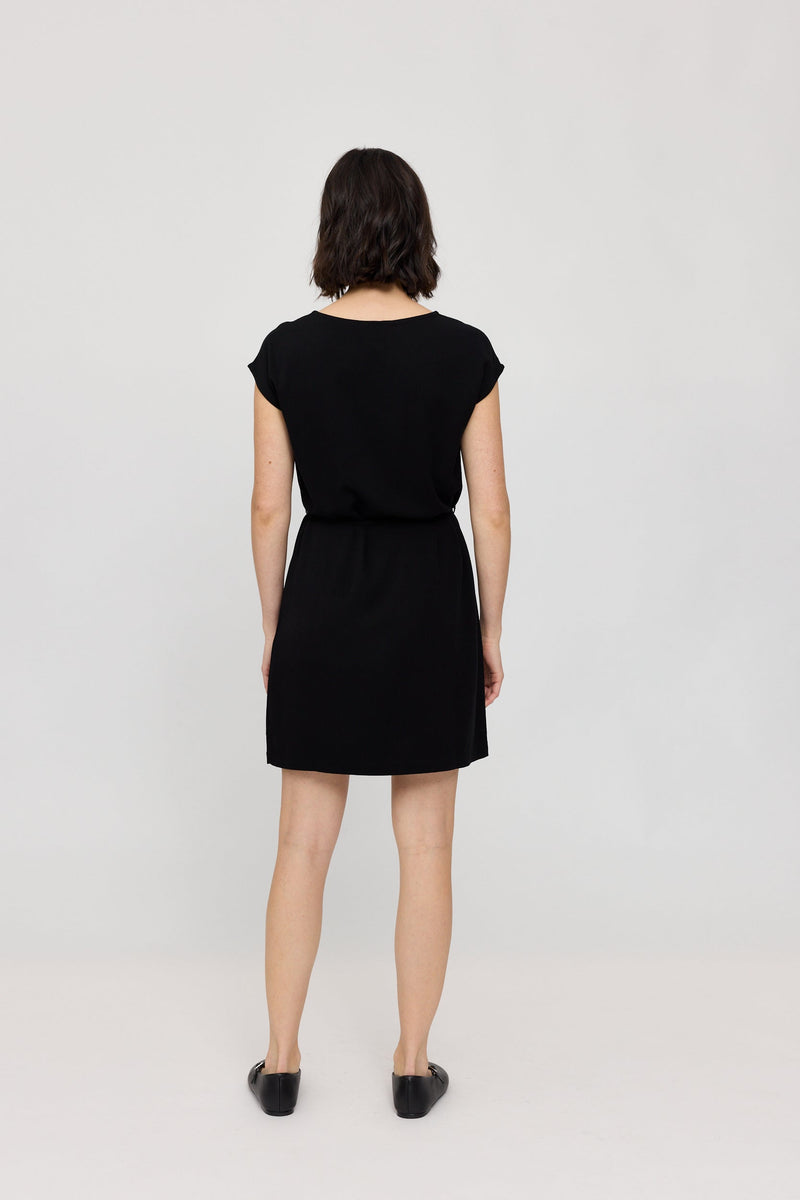 Maren ist 1,75 und trägt Größe S