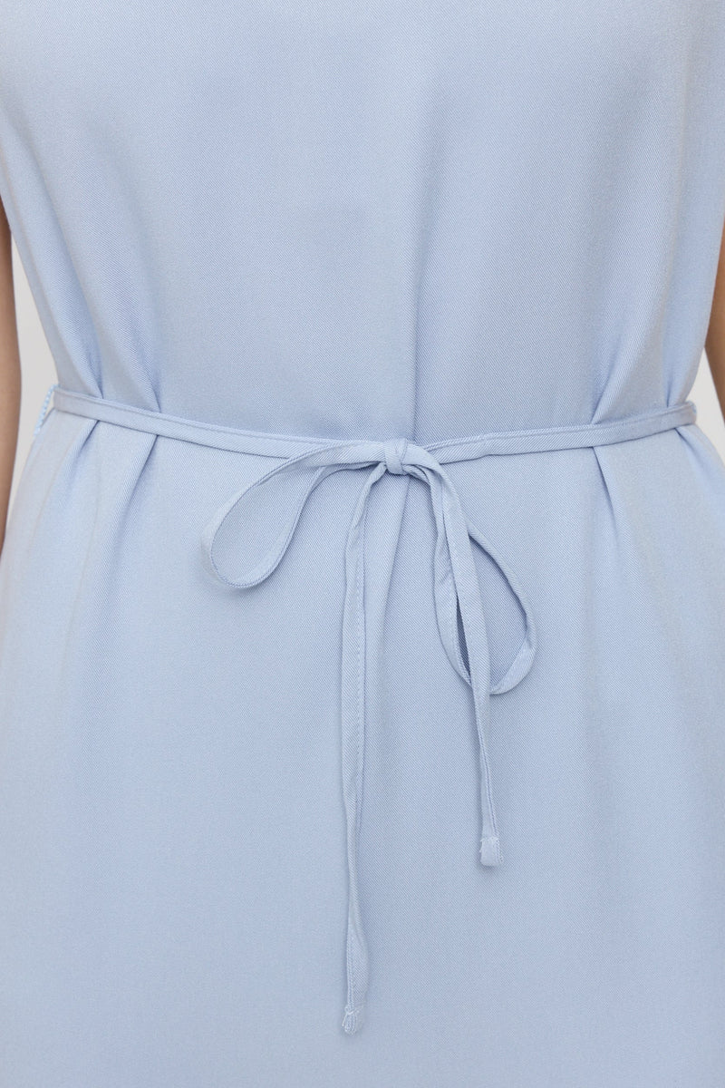 Julia ist 1,78 und trägt Größe S