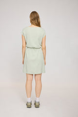 Julia ist 1,78 und trägt Größe S