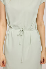 Julia ist 1,78 und trägt Größe S