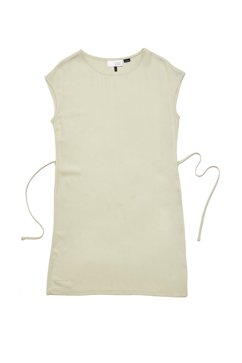 Julia ist 1,78 und trägt Größe S