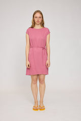 Julia ist 1,78 und trägt Größe S