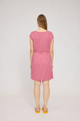 Julia ist 1,78 und trägt Größe S