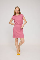 Julia ist 1,78 und trägt Größe S