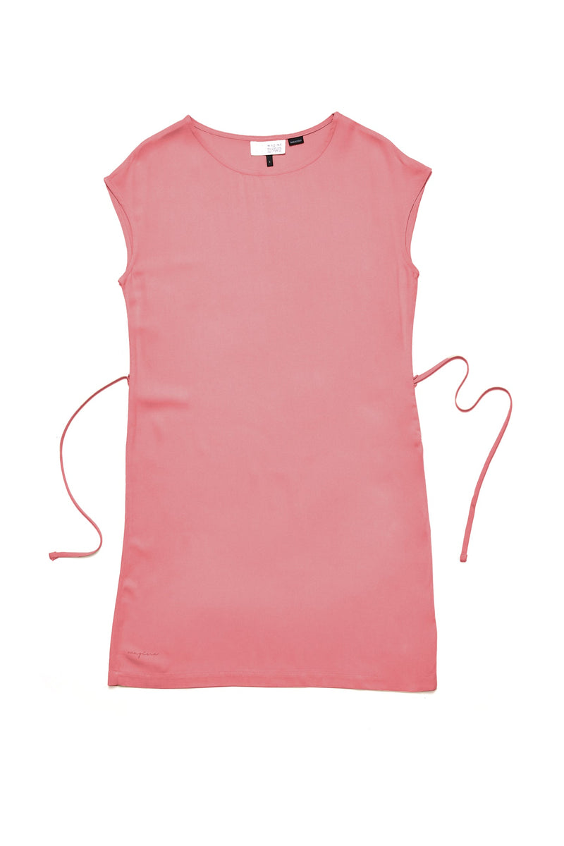 Julia ist 1,78 und trägt Größe S