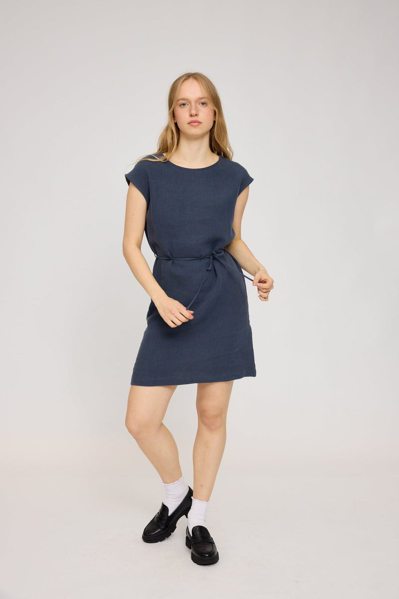 Julia ist 1,78 und trägt Größe S