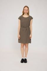 Julia ist 1,78 und trägt Größe S