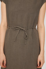 Julia ist 1,78 und trägt Größe S