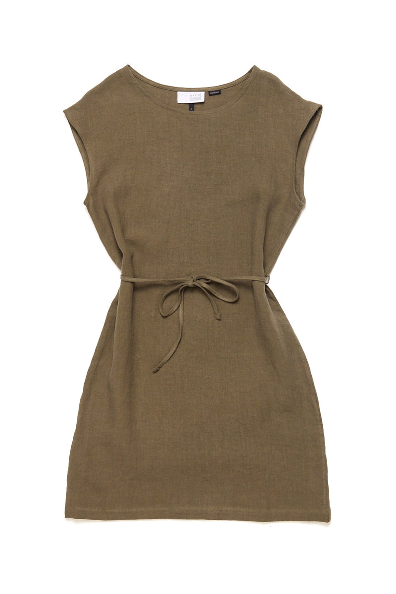 Julia ist 1,78 und trägt Größe S