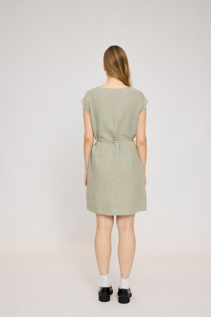 Julia ist 1,78 und trägt Größe S