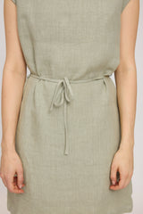 Julia ist 1,78 und trägt Größe S