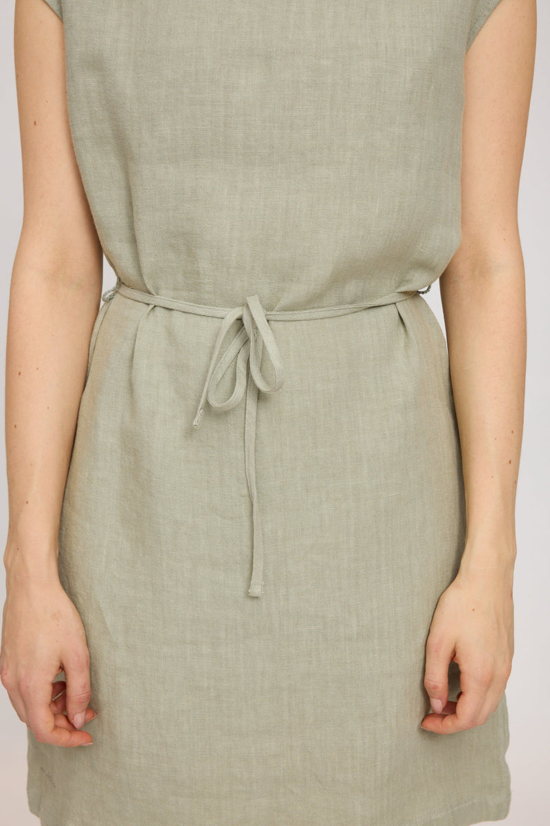 Julia ist 1,78 und trägt Größe S