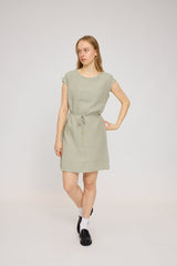 Julia ist 1,78 und trägt Größe S