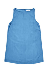 Julia ist 1,78 und trägt Größe S