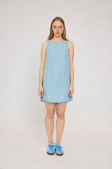 Julia ist 1,78 und trägt Größe S