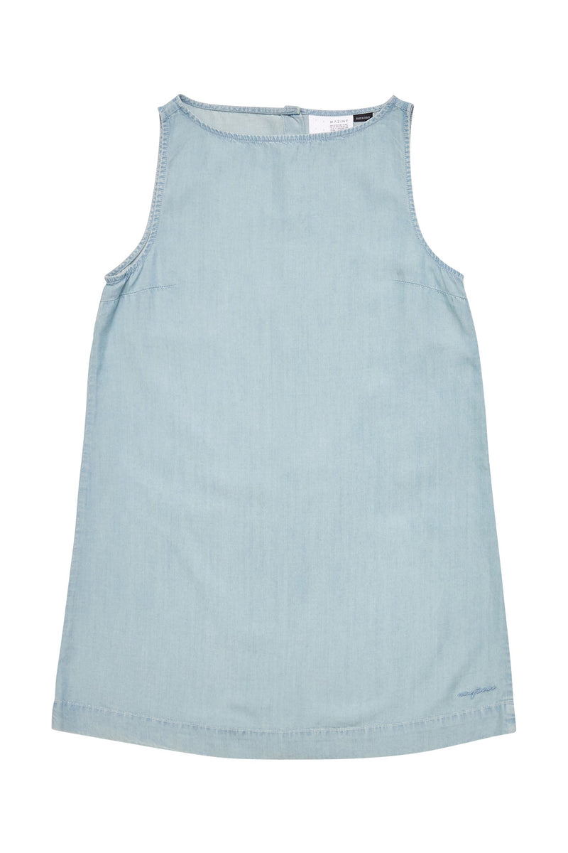 Julia ist 1,78 und trägt Größe S