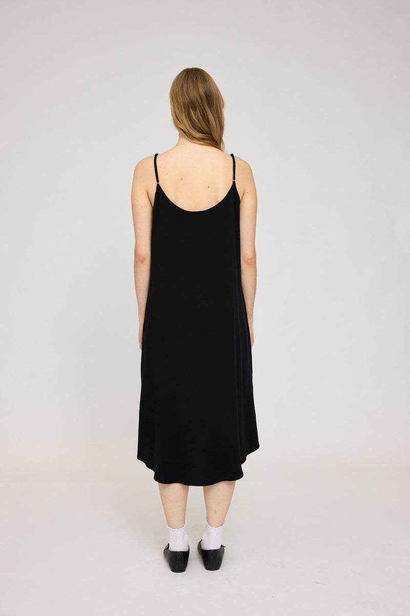 Julia ist 1,78 und trägt Größe S