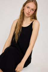 Julia ist 1,78 und trägt Größe S