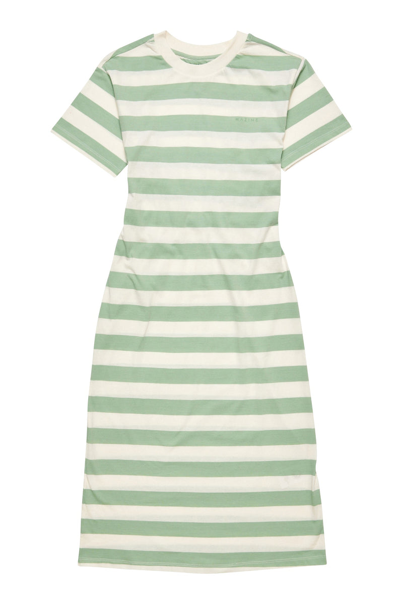 Julia ist 1,78 und trägt Größe S