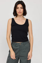 Maren ist 1,75 und trägt Größe S