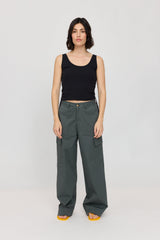 Maren ist 1,75 und trägt Größe S