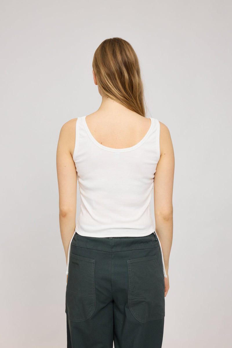 Julia ist 1,78 und trägt Größe S