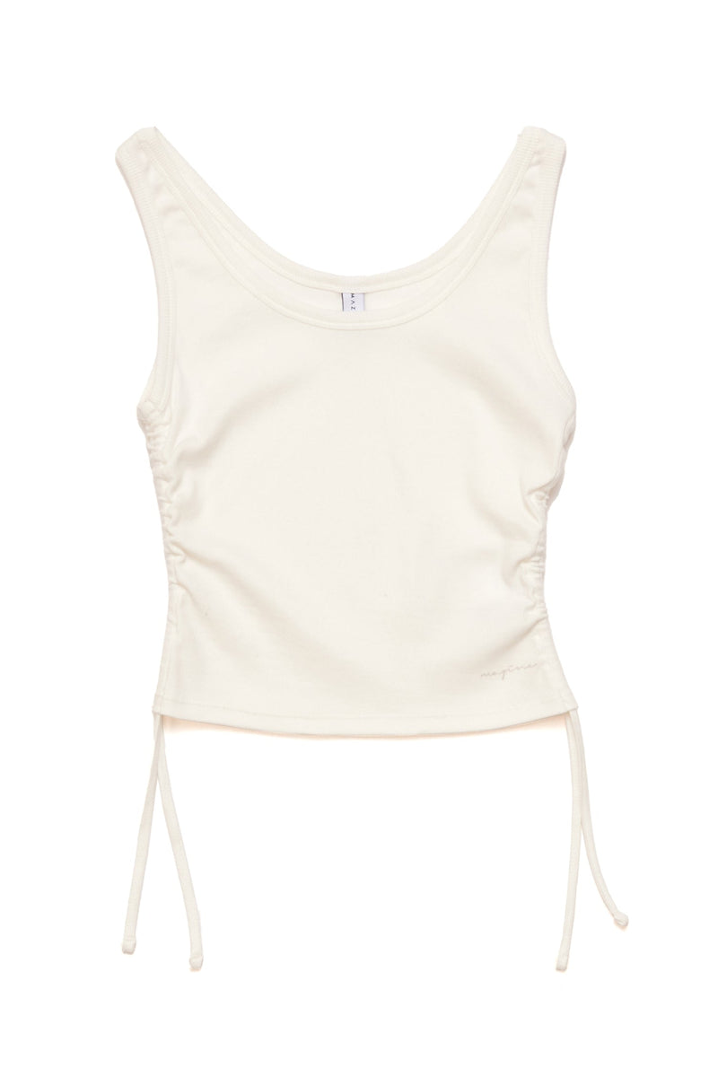 Julia ist 1,78 und trägt Größe S