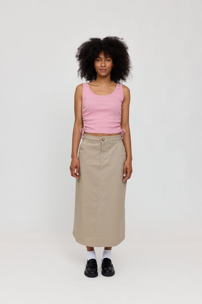 Jade ist 1,75 und trägt Größe S