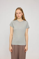 Julia ist 1,78 und trägt Größe S