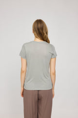 Julia ist 1,78 und trägt Größe S