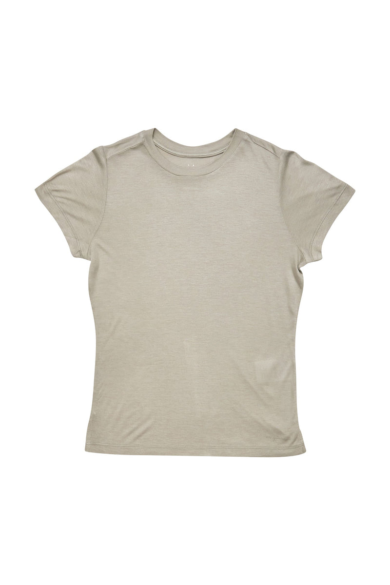 Julia ist 1,78 und trägt Größe S