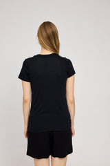 Julia ist 1,78 und trägt Größe S