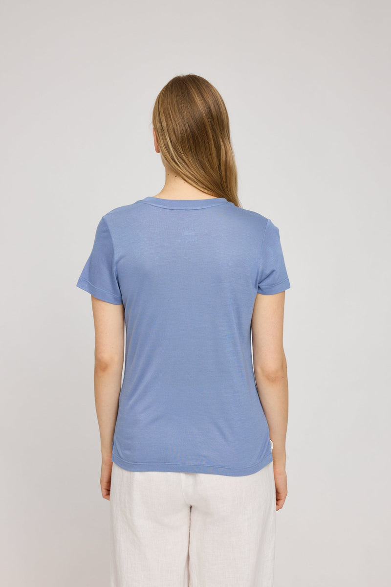 Julia ist 1,78 und trägt Größe S