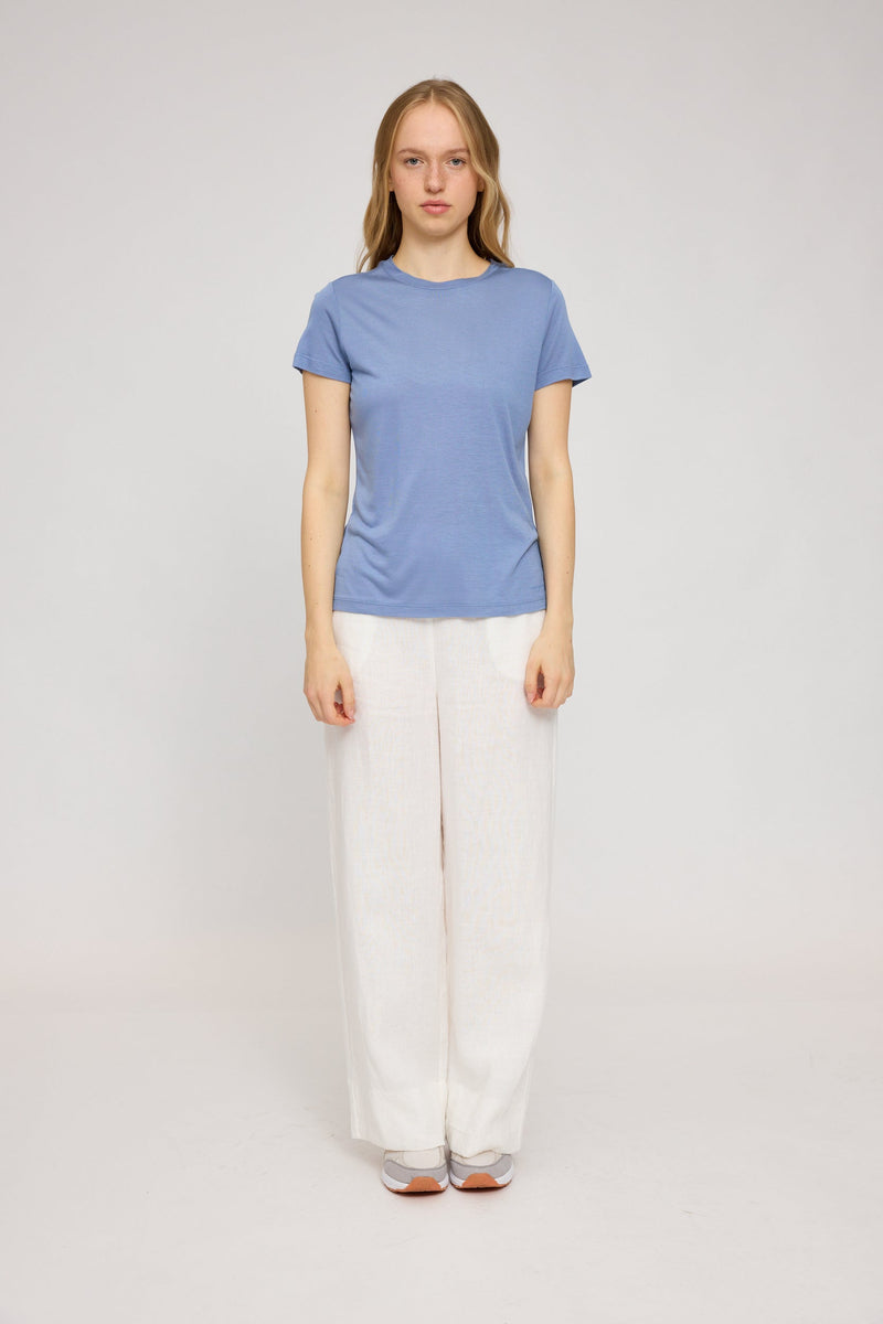 Julia ist 1,78 und trägt Größe S