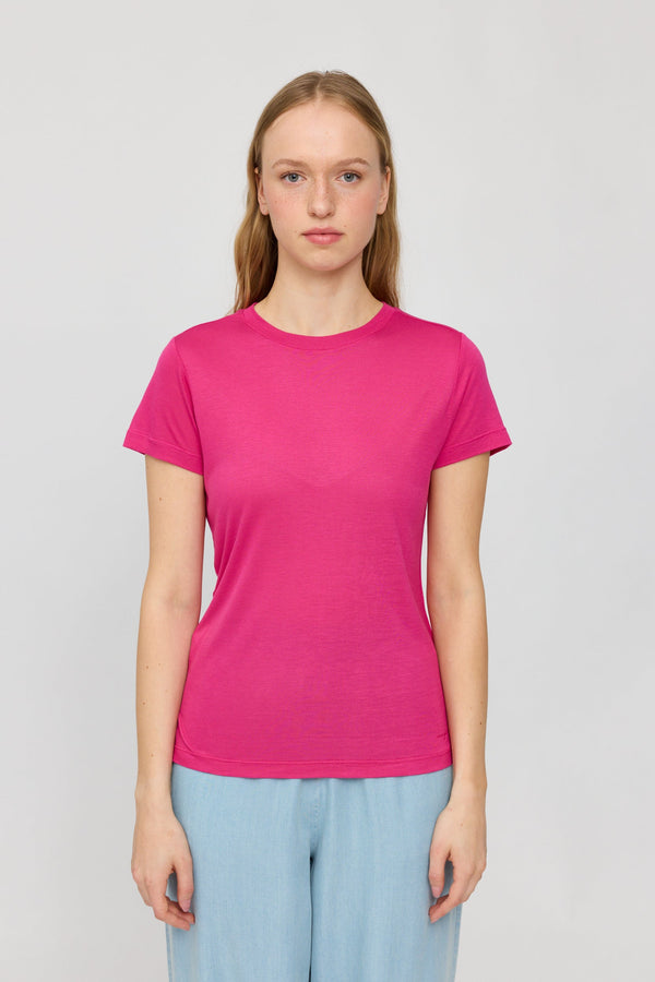 Julia ist 1,78 und trägt Größe S