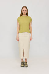 Julia ist 1,78 und trägt Größe S