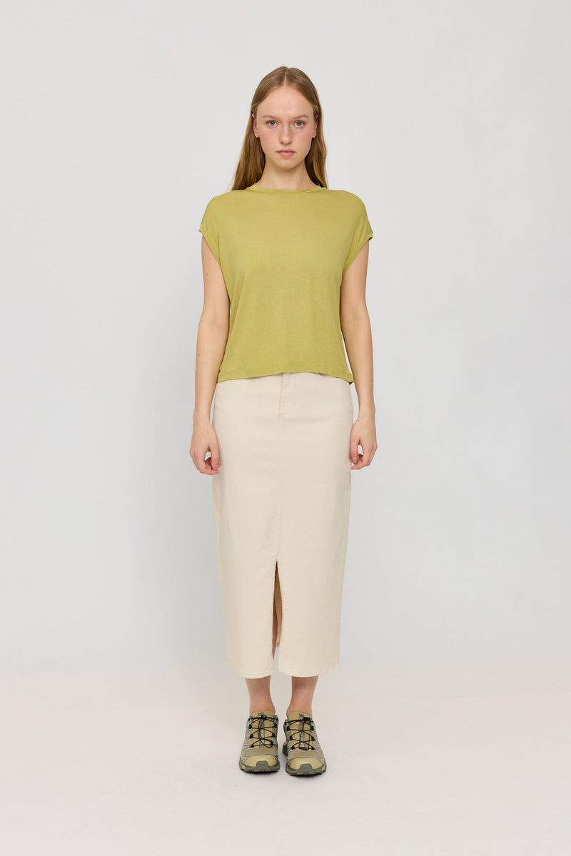 Julia ist 1,78 und trägt Größe S