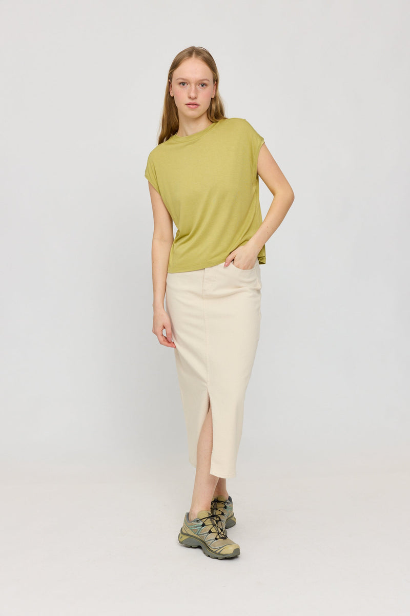 Julia ist 1,78 und trägt Größe S