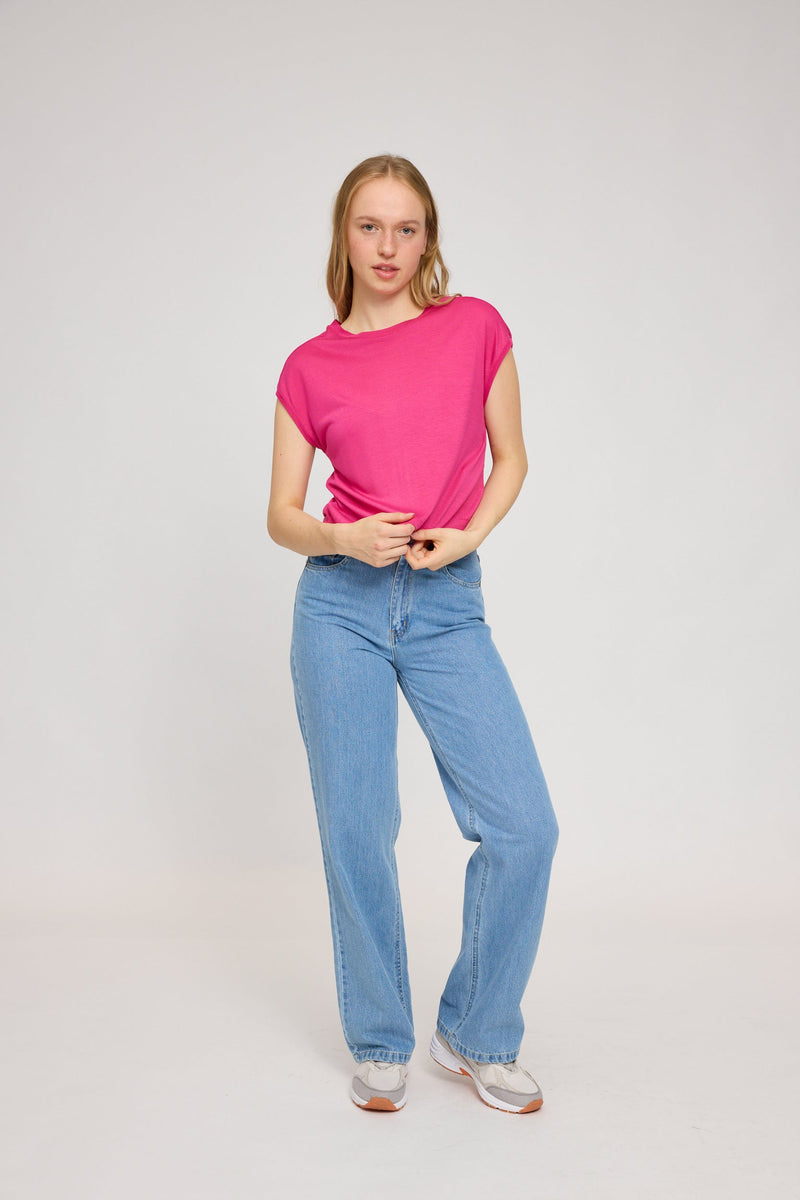 Julia ist 1,78 und trägt Größe S