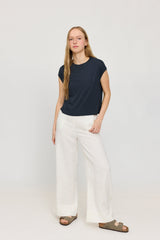 Julia ist 1,78 und trägt Größe S